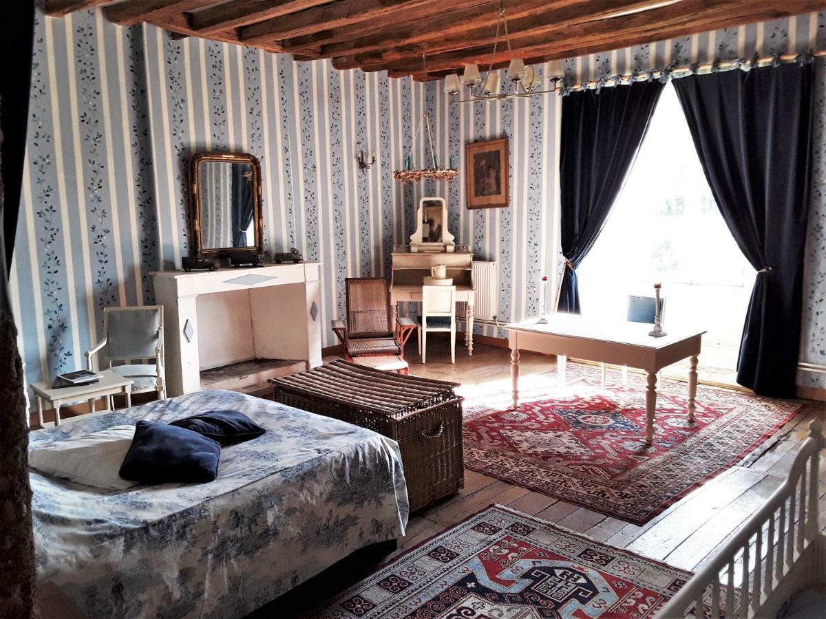 Les Chambres Du Logis Du Chatelier Bressuire Exterior photo