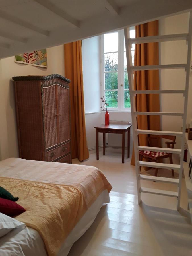 Les Chambres Du Logis Du Chatelier Bressuire Exterior photo